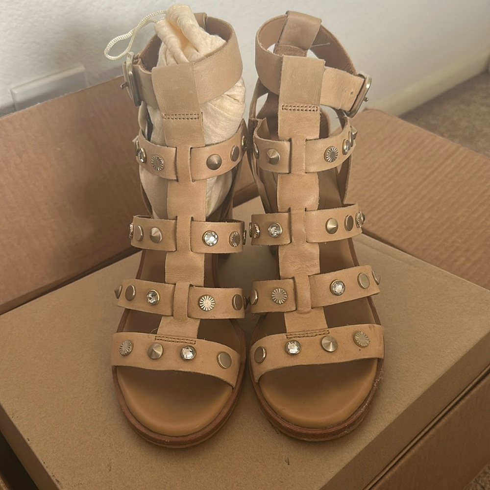 UGG Gladiator Heels sz 8.5